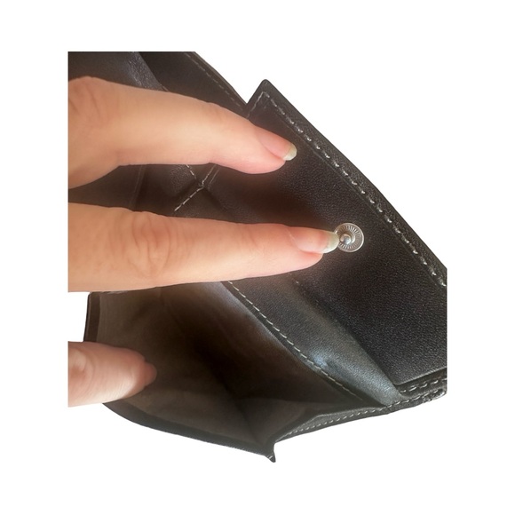 Lacoste Leather compact men's smooth kip leather crocodile logo. - Picture 11 of 15